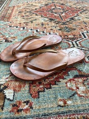 Beek Brown leather flip flops size 10